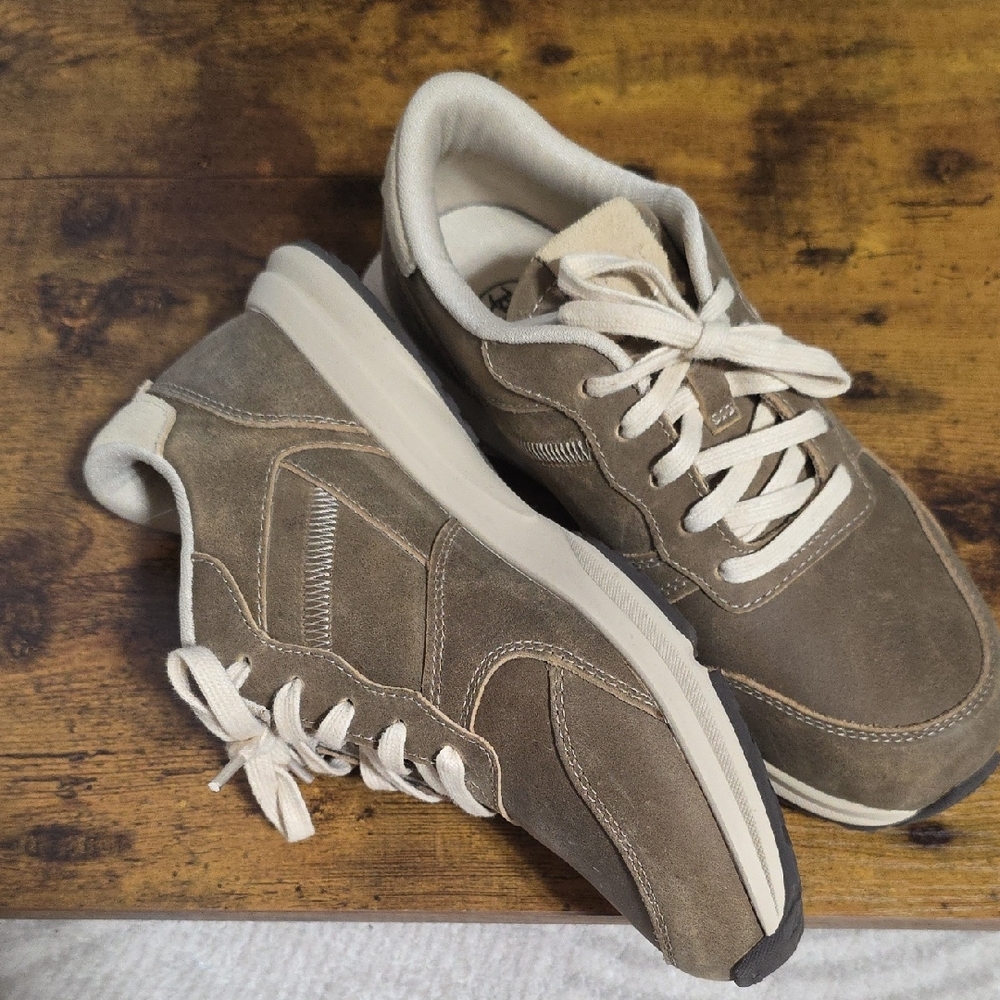Ariat Women's Fuse Brown and Cream Sneakers with Sporty Comfort - Picture 9 of 11